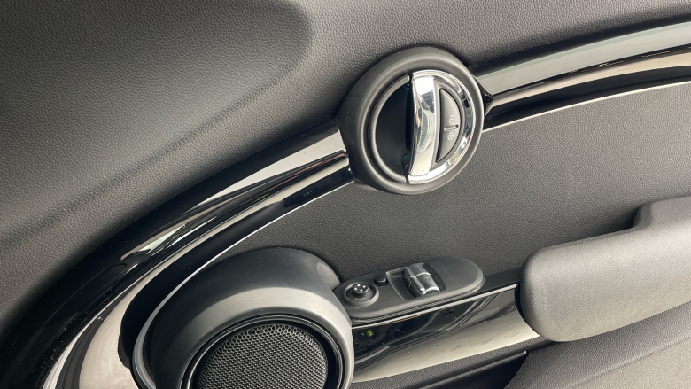 MINI Hatchback 1.5 Cooper Classic 3dr Petrol Hatchback